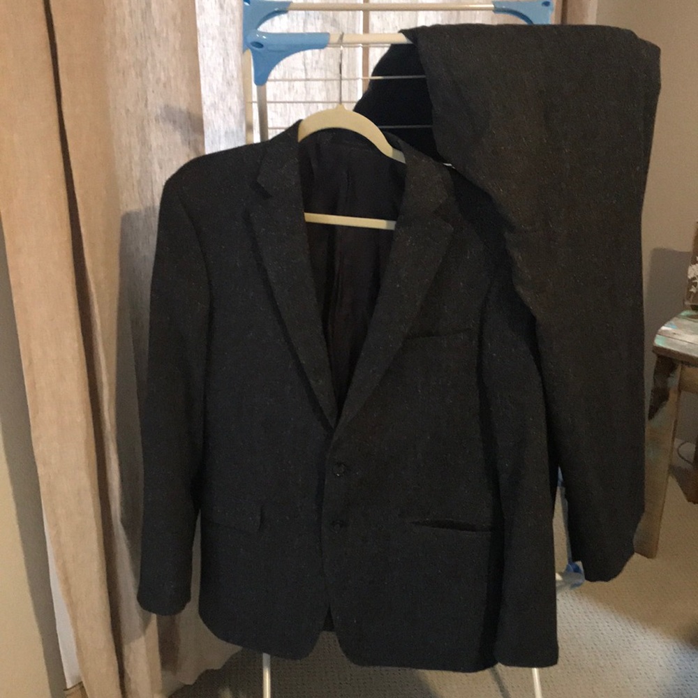 Calvin Klein 2pc suit gray and white 44r/38 waist